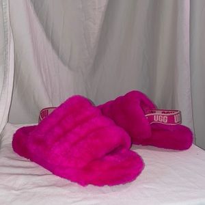 UGG SLIPPERS